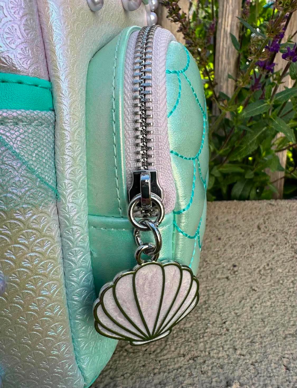 Loungefly Disney Die kleine Meerjungfrau Schimmernder Perlen Mini-Rucksack