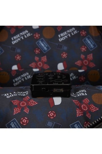 Loungefly Stranger Things Mini-Rucksack mit Leuchtfunktion